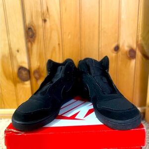 Nike Court Borough Mid Triple Black